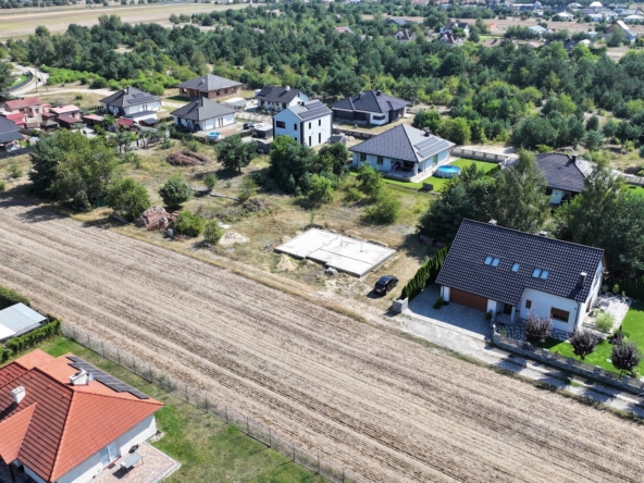 Działka budowlana z rozpoczętą budową, Węglew gm. Golina